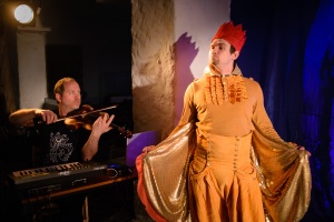 Bergmund Waaal Skaslien spiller bratsj. Andreas Medbøe Thoresen spiller kongen .Foto : Thedor With